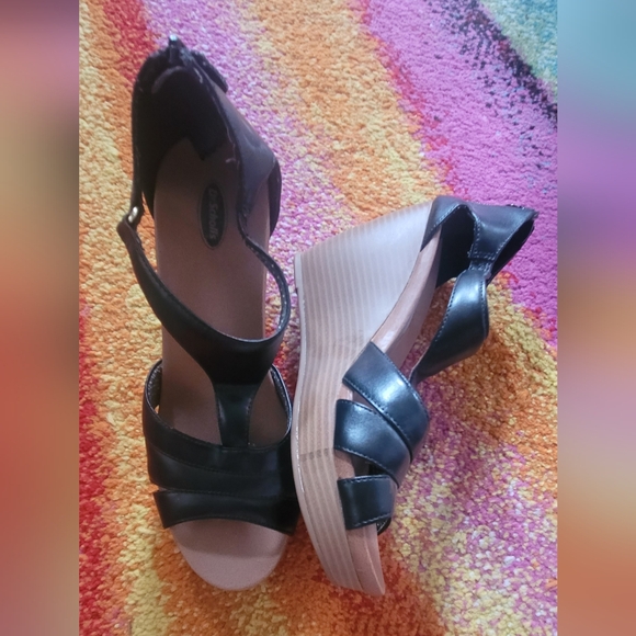 Dr. Scholl's Black Women's Wedge Sandals - Picture 2 of 8